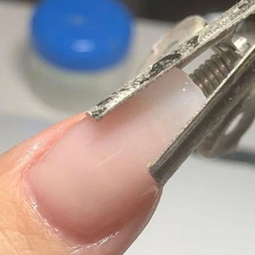Щипцы для ногтей металлические, розовое золото.