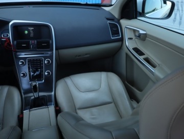 Volvo XC60 I SUV Facelifting 2.0 D4 DRIVE-E 181KM 2015 Volvo XC60 D4, Salon Polska, Serwis ASO, 178 KM, zdjęcie 7