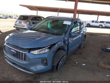 Ford Escape III 2023 Ford Escape 2023r, PHEV, 2.5L, 4x4 2.5 Benzyna 200KM, zdjęcie 3