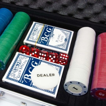 НАБОР ДЛЯ ПОКЕРА «ТЕХАС» 500 ФИШЕК 2 КОЛОДЫ 5 КОСТЕЙ + АЛЮМИНИЕВЫЙ КОРПУС