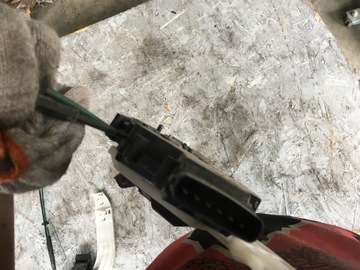 KIA MAGENTIS II 05-10 ZÁMEK PRAVÝ ZADNÍ 6PIN EU