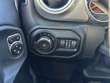 Jeep Wrangler IV Sport 4d Seria 5  2.0 GME Turbo  272KM 2019 Jeep Wrangler Sahara 2.0T 272KM 4x4 2019r. Hardtop, zdjęcie 15