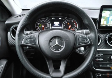 Mercedes GLA I Off-roader 1.6 180 122KM 2017 Mercedes-Benz GLA LIFT 180 Benzyna 122HP Automat Kamera II.wlasciciel GWAR, zdjęcie 11
