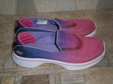РАЗМЕР ЛЕГКОЙ ОБУВИ ДЛЯ ДЕВОЧЕК SKECHERS 81140L. 33