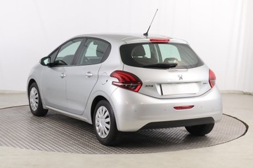 Peugeot 208 I Hatchback 5d Facelifting 1.2 PureTech 82KM 2017 Peugeot 208 1.2 PureTech, Salon Polska, zdjęcie 3