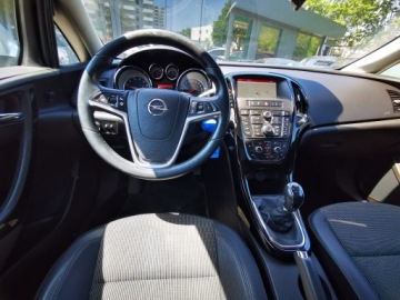 Opel Astra J Sports Tourer Facelifting 1.4 Turbo ECOTEC 140KM 2015 OPEL ASTRA J Sports Tourer 1.4 turbo 140 KM. Cosmo, 147861km, Manual, zdjęcie 4