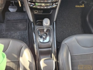 Peugeot 2008 I SUV Facelifting 1.2 PureTech 110KM 2016 Peugeot 2008 1,2 benz automat navi klimatronik pdc alu zarejestrowany 1.2, zdjęcie 18