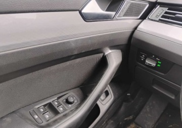 Volkswagen Passat B8 Limousine Facelifting 1.5 TSI EVO 150KM 2021 Volkswagen Passat 2021r, 1.5TSI. AUTOMAT. Uszkodzony lewy przod i tyl. Je, zdjęcie 10