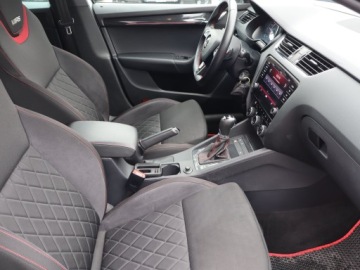 Skoda Octavia III RS Facelifting 2.0 TDI 184KM 2018 Skoda Octavia RS 2.0 TDI 4x4 DSG, Salon Polska, zdjęcie 8