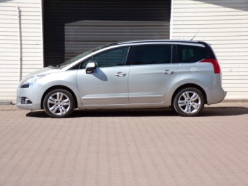 Peugeot 5008 I Minivan 2.0 HDi FAP 150KM 2011 Peugeot 5008 HEAD UP NAVI 7 OSÓB 2,0 150KM, zdjęcie 9