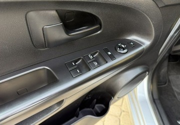 Kia Venga Mikrovan 1.6 DOHC CVVT 125KM 2015 Kia Venga 1,6 125KM Klimatronik Sewis 1Wlasciciel 1.6 Benzyna 125KM, zdjęcie 17