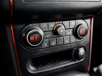 Nissan Qashqai I Crossover Facelifting  1.6 117KM 2012 Nissan Qashqai2 1.6 benzyna 117 KM Panorama 7mio osobowy Nawigacja Alufelg, zdjęcie 21