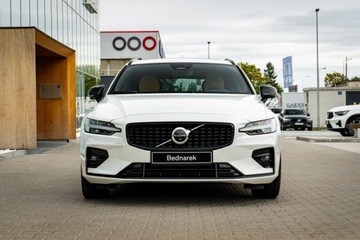 Volvo V60 II  Kombi Facelifting 2.0 B4 B 197KM 2025 Volvo V60 Ultra Dark B4 Mild hybrid Benzyna 197+14, zdjęcie 3