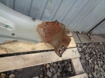 BLATNÍK LEVÝ PŘEDNÍ HYUNDAI COUPE 2 II TIBURON 2001- LAKIER: LS