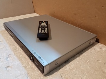 PHILIPS DVDR3595H с пультом дистанционного управления.