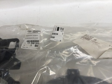 OPEL ADAM DRŽÁK CENTRÁLNÍ NÁRAZNÍKU 13356511 ORIGINÁLNÍ