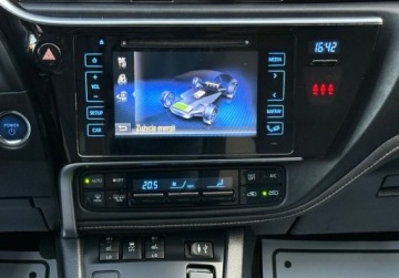Toyota Auris II Touring Sports Facelifting 1.8 Hybrid 136KM 2016 Toyota Auris salon Polska, Podgrzewane fotele, Kamera 1.8 Hybryda 136KM, zdjęcie 8