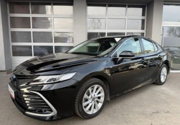 Toyota Camry IX Sedan 2.5 Hybrid Dynamic Force 218KM 2021 Toyota Camry salon Polska, FV-VAT 23, Gwarancja, 1 rej. 2022r. 2.5 Hybryda, zdjęcie 2