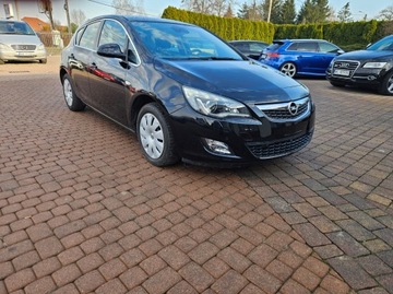 Opel Astra J Hatchback 5d 1.6 Turbo ECOTEC 180KM 2011 OPEL ASTRA J 1.6 Turbo 180 KM, zdjęcie 1