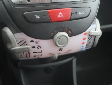 Peugeot 107 Hatchback 5d 1.0 12V 68KM 2010 Peugeot 107 1.0, Salon Polska, Klima,ALU, zdjęcie 11