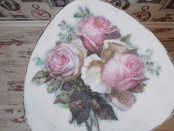 РАСКРАСЕННЫЙ СТОЛ, РОЗЫ, ШАББИ ШИК