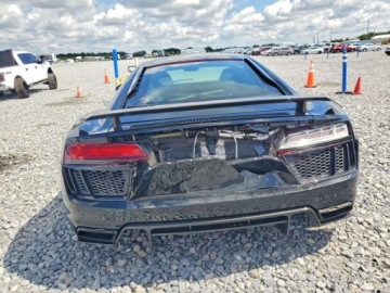 Audi R8 II Coupe 5.2 V10 Plus 610KM 2017 Audi R8 Coupe 5.2 Plus Quattro 2017 5.2 Benzyna 610KM, zdjęcie 2