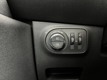 Opel Corsa E Hatchback 3d 1.4 Turbo 100KM 2018 Opel Corsa 1.4 benzyna 100 KM 6 biegow czarny dach zadbany mozliwa zamia, zdjęcie 15