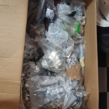 Akcesoria meblowe około 3 palet