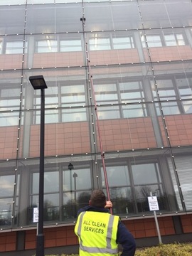 Набор для мытья фотоэлектрических панелей и витрин.