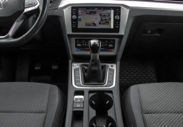 Volkswagen Passat B8 Limousine Facelifting 2.0 TDI SCR 150KM 2020 Volkswagen Passat 2.0 TDI 150KM Essence Fotele Podgrzewane Klimatyzacja 3-, zdjęcie 16