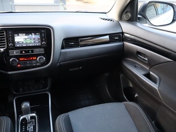 Mitsubishi Outlander III SUV Facelifting 2017 2.0 150KM 2018 Mitsubishi Outlander 2.0, Salon Polska, zdjęcie 7