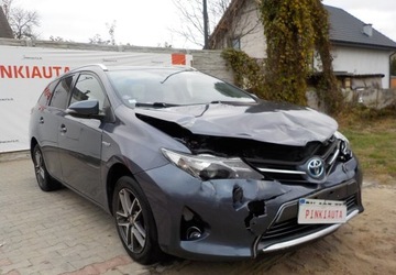 Toyota Auris II 2015 Toyota Auris Okazja 1.8 Hybryda 98KM