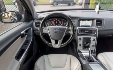 Volvo V60 I Kombi Facelifting 2.0 D4 DRIVE-E 181KM 2015 Volvo V60 Volvo V60 D4 Ocean Race 2.0 Diesel 181KM, zdjęcie 33