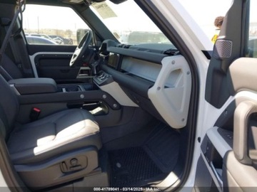 Land Rover Defender IV (L663) 2024 Land Rover Defender 110 P400 S 2024 3.0l 3.0 Benzyna 395KM, zdjęcie 9