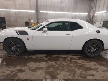 Dodge Challenger III 2016 Dodge Challenger RT Scat Pack 2016 6.4l 6.4 Benzyna 485KM, zdjęcie 2