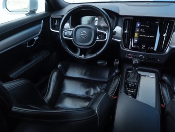 Volvo V90 II Kombi 2.0 T4 190KM 2019 Volvo V90 T4, Automat, Skóra, Navi, Klima, zdjęcie 6