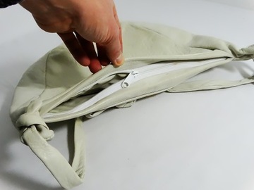 Белая кожаная сумочка, размер А4.