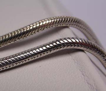Srebrny orientalny łańcuszek żyłka okrągła linka 46,5 cm. 2,5 mm.