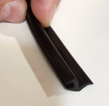 Uszczelka rama szyby tylnej lub bocznej guma 4mm