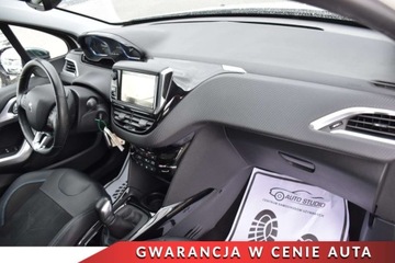 Peugeot 2008 I SUV Facelifting 1.2 PureTech 110KM 2018 Peugeot 2008 NaviKamera SkoraAlcantara Ambiente Led Panorama Klimatronic, zdjęcie 4