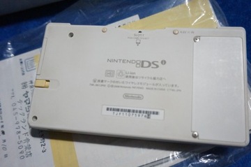 NINTENDO DSi TWL-001 БЕЛЫЙ Заводская комплектация