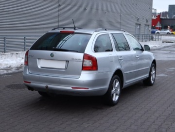 Skoda Octavia II Kombi Facelifting 2.0 TDI CR DPF 140KM 2013 Skoda Octavia 2.0 TDI, 4X4, DSG, Navi, Xenon, zdjęcie 4