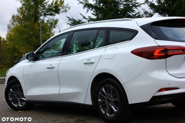 Ford Focus IV Kombi Facelifting 1.0 EcoBoost 125KM 2023 Ford Focus Ford Focus 1.0 EcoBoost Titanium Benzyna 125KM, zdjęcie 8