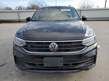 Volkswagen Tiguan II 2023 Volkswagen Tiguan 2023, 2.0L, 4x4, SE R-LINE BLACK, po gradobiciu 2.0 184KM, zdjęcie 4