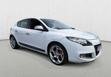 Renault Megane III Hatchback 2.0 dCi 160KM 2011 Renault Megane Renault Megane III GT Wersja Renault Sport Kubelki Duze, zdjęcie 2