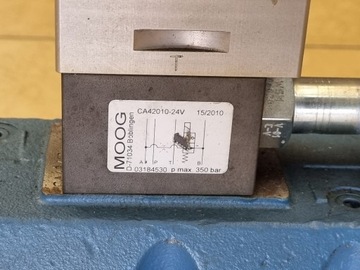 MOOG D663Z4709B + пропорциональный клапан D061-9311