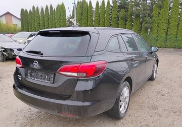 Opel Astra K Sportstourer Facelifting 1.2 Turbo 110KM 2020 Opel Astra 122020r, 1.2 Benzyna. Uszkodzony przod i lewy bok. Jezdzi