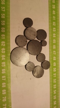 Круглый плоский ферритовый магнит диаметром 2 мм x Д 20 мм.