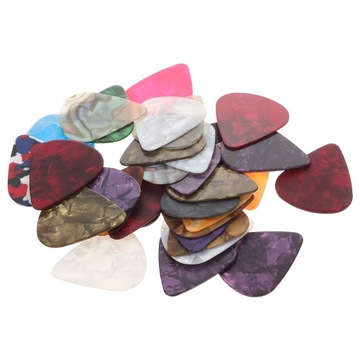 PRAKTYKA GITAROWA KORZYSTA Z INSTRUMENTU STRUNNEGO