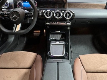 Mercedes CLA C118/X118 Coupe Facelifting 1.3 200 163KM 2025 MERCEDES-BENZ CLA 200 AMG Line Sedan 1.3 (163KM) 2025, zdjęcie 8